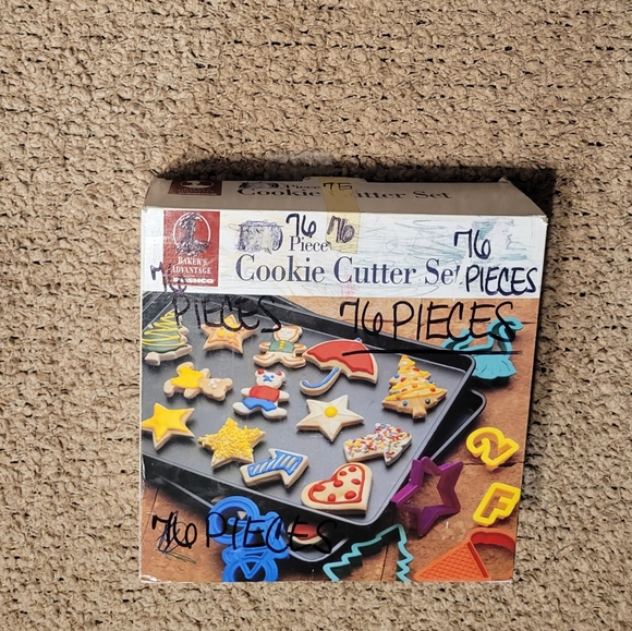 ROSHCO Other - ROSHCO 76 Piece Cookie Cutter Set